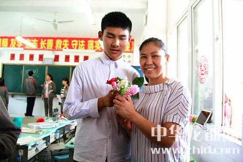 母親節(jié)，周口高中生這樣過(guò)！